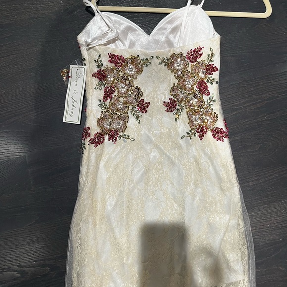 Dave & johnny size 1-2 white/ nude lace dress with sequen - Picture 3 of 4